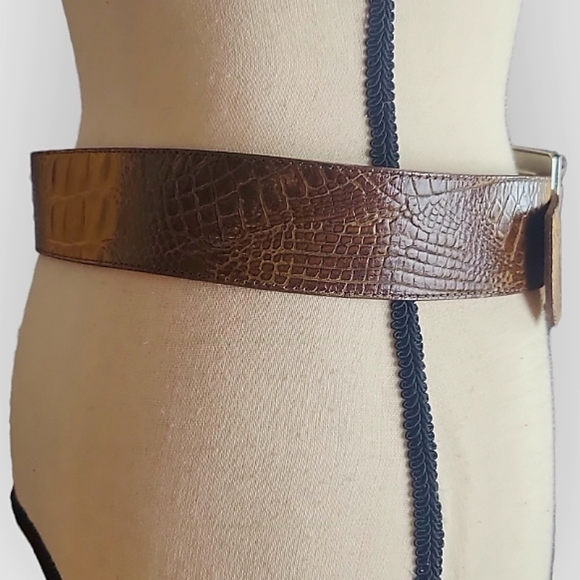 Brown Crocodile Pattern Belt with Silver Buckle - Picture 2 of 8